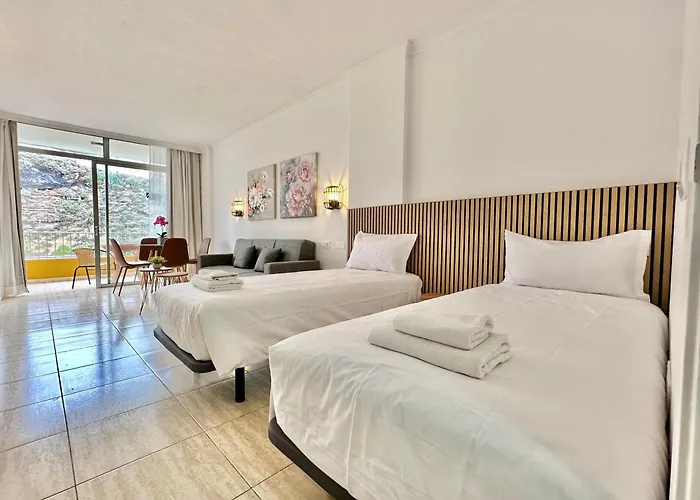 Palm Avenue - Adults Only -