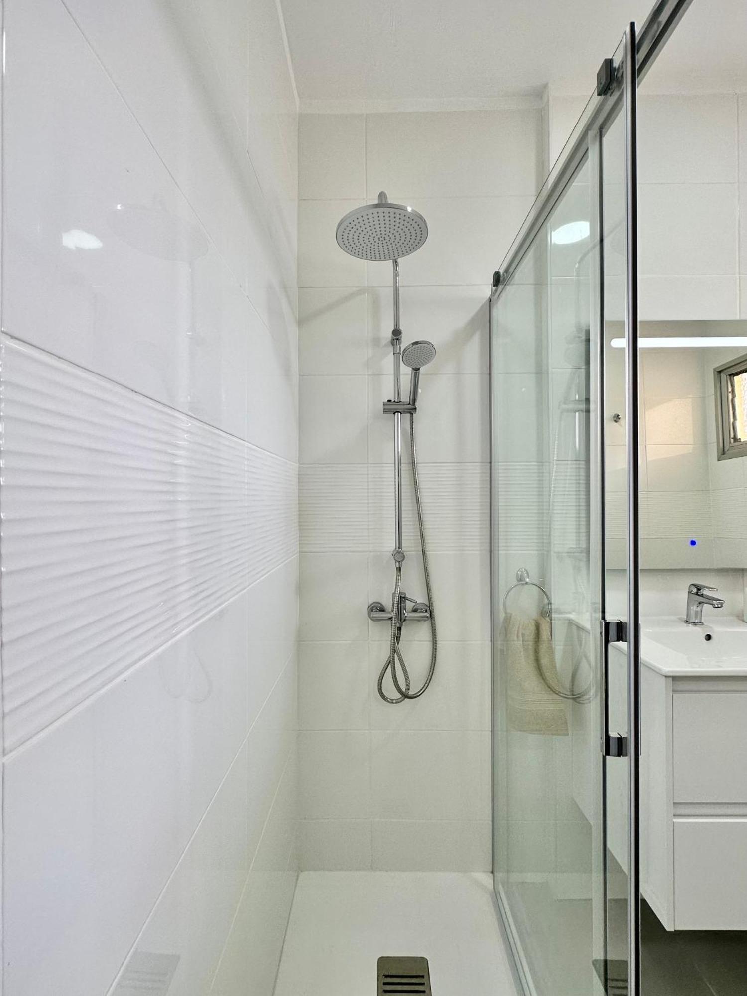 Palm Avenue - Adults Only - *