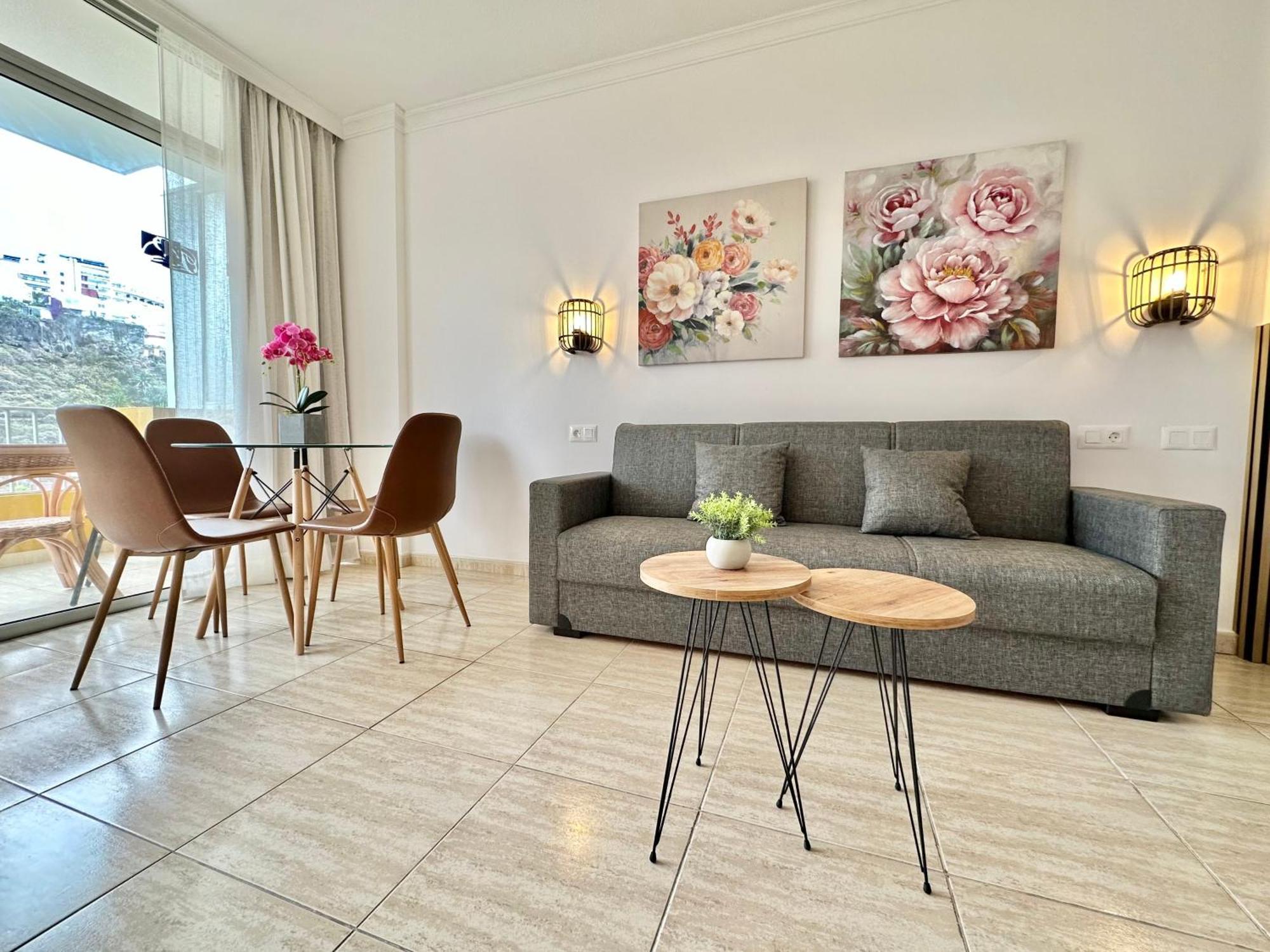 Palm Avenue - Adults Only -