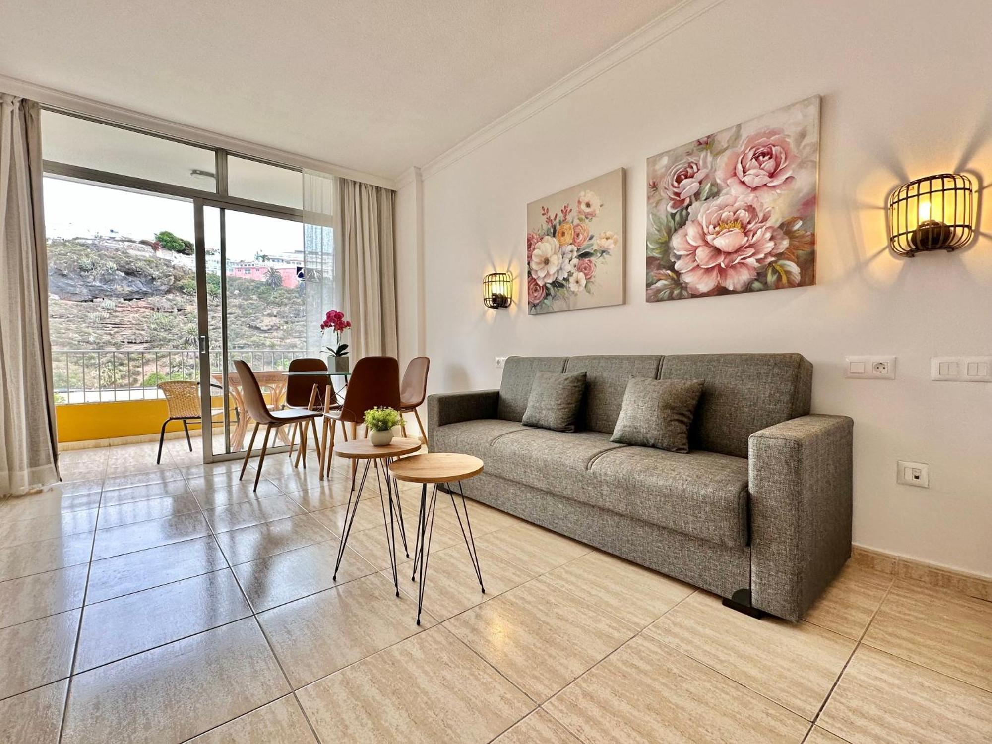 Palm Avenue - Adults Only - *